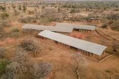 La aldea creada en África por un arquitecto premiado: una mezcla de arte, educación y ecología