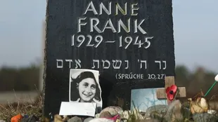 Monumento a Ana y Margot Frank en Bergen-Belsen
