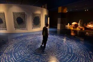 Lluvia, astrología impredictiva, instalación de Catalina León en la sala Cronopios
