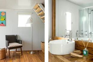 Una escalera semi marinera que aprovecha con estilo el espacio lleva al dormitorio.