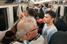 En la llegada a la estación de Lusail, los mexicanos son mayoría pero los que alientan son los argentinos