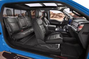 Si hay algo que sobra en la nueva Ford F-150 Raptor es el espacio para los pasajeros