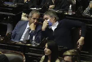 Máximo Kirchner y Sergio Palazzo, minutos antes de la votación de la ley que autoriza el nuevo préstamo del FMI