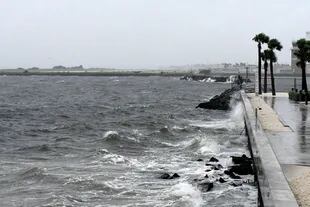 Vista general del muelle de St. Pete mientras llegan los primeros vientos del huracán Ian el 28 de septiembre de 2022 en Saint Petersburg, Florida.  