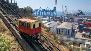 Los funiculares de Valparaíso fueron declarados Monumento Histórico y son parte de la postal del puerto chileno