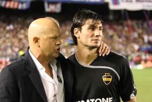 Javier García junto a Carlos Ischia, el primer técnico de Boca que le dio continuidad en el arco