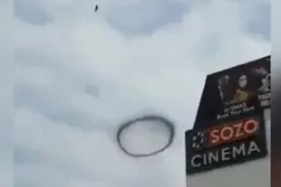 En el 2020, un misterioso anillo negro apareció en el cielo de Pakistán y se volvió viral en las redes