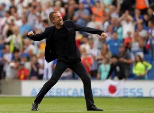 Graham Potter, entrenador de Chelsea, festeja tras un triunfo de su equipo en la Premier League