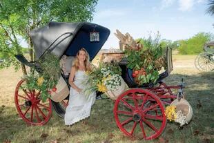 La decoradora Agustina Cerato, que intervino el carruaje Milord bajo la consigna “picnic en la campiña”