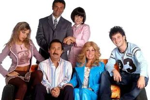 El elenco principal de Casados con hijos, una  sitcom que sigue fascinando al público argentino