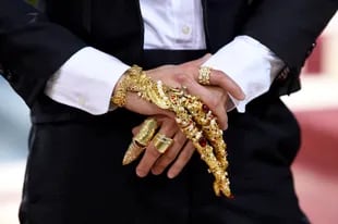 Melissa King and an unusual ornament for her "chef's hands" at the 2022 MET Gala