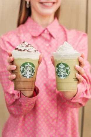 En este 2023, Starbucks presentó su nueva carta de verano con los pistachos y el chocolate como ingredientes principales.