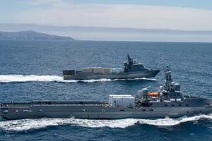 EE.UU. mostró como un barco autónomo lanza un misil desde el medio del mar