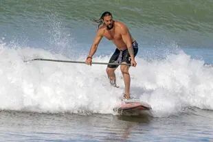 Jason Momoa, fanático de la playa y del surf, estuvo este año de vacaciones en Hawaii