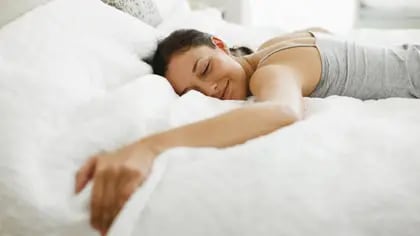 Si tienes acidez o reflujo, prueba dormir en el lado izquierdo.