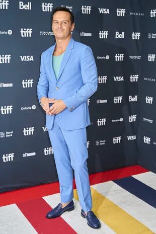 El actor irlandés Andrew Scott llega para el estreno de Catherine Called Birdy durante el Festival Internacional de Cine de Toronto