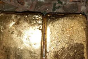 Además de billetes, ahora también se detectó el movimiento irregular de lingotes de oro