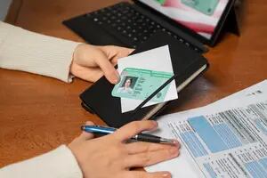 La pena por no llevar encima la green card y otros documentos emitidos para migrantes