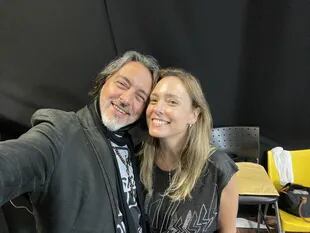 Betina O´Connell junto a Esteban Prol, con quien comparte las grabaciones de la radionovela Inconquistable corazón