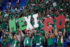 El infortunio de un mexicano en Qatar: chocó, le robaron el asiento y terminó viendo el partido parado