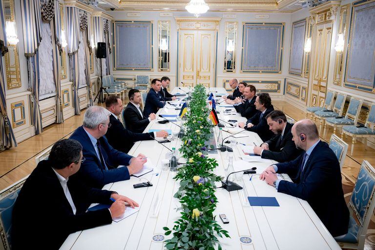 11-01-2022 Volodimir Zelenski recibe a una delegación de Francia y de Alemania POLITICA INTERNACIONAL PRESIDENCIA DE UCRANIA