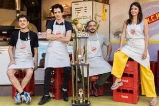 Hay equipo: Wilson, Mauro Duek, Pablo Marotta y la actriz Carla Quevedo, fundadores de Cancha pizza, en Villa Crespo.