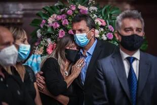 Sergio Massa y Malena Galmarini, ayer, en el velatorio de Menem en el Salón Azul del Congreso. Recordaron al expresidente con un aviso fúnebre en la edición de hoy de LA NACION