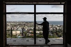 La historia detrás del hotel abandonado que simboliza el pasado sombrío de Liberia