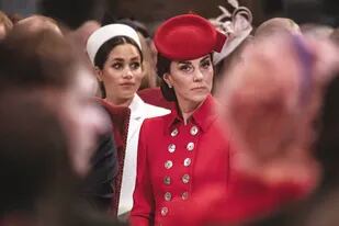 Las imágenes que muestran la expresión de Kate Middleton al reencontrarse con Meghan Markle