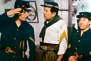 Junto a Pato Carret y Ubaldo Martínez en la película Ya tiene comisario el pueblo, de 1967