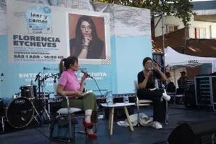 Nilda Sarli moderó una charla de Florencia Etcheves bajo el título Del libro argentino al mundo, sin escalas