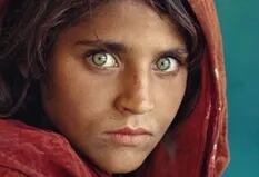 El calvario de “la niña afgana”: así vive hoy la mujer ícono de los refugiados