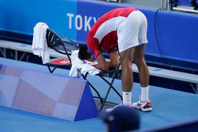 Novak Djokovic, hundido en su enojo.