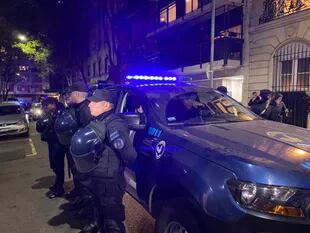 El operativo de la PFA a las afueras de la casa de Cristina Kirchner