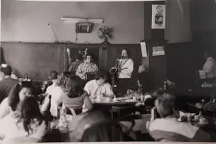 Las bandas de música solían tocar en el salón a prinicpios de la década del 50