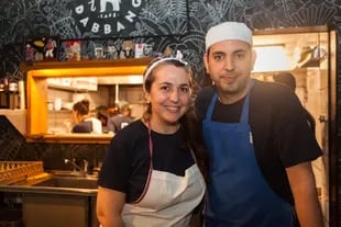 Narda Lepes y Mariano Ramón cocinaron juntos en el restaurante de él, Gran Dabbang.