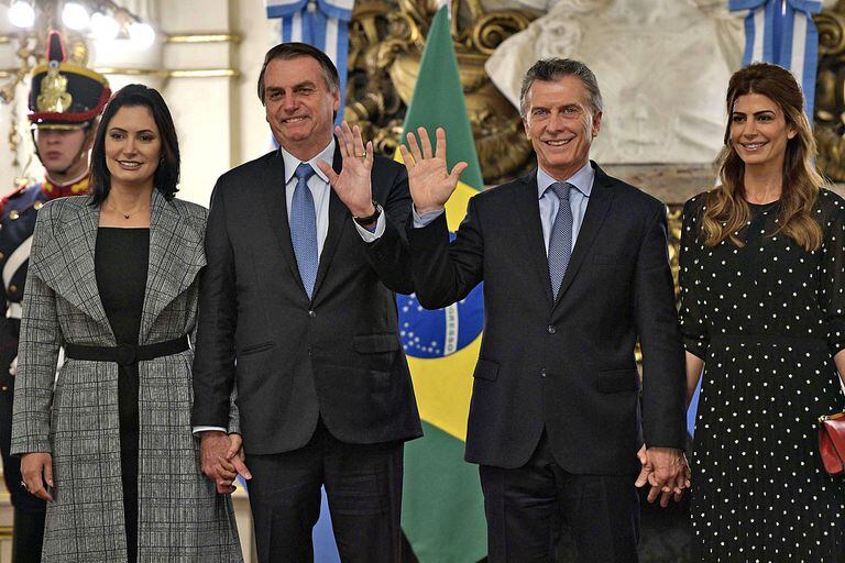 Jair Bolsonaro y Mauricio Macri junto a sus esposas