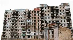 Algunos edificios cercanos al aeropuerto de Donetsk quedaron completamente destruidos.