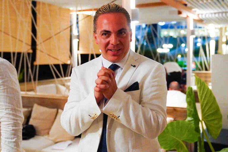 Cristian Castro, between relaxation and work
