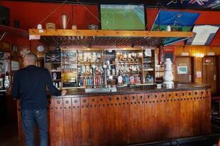 Globe Tavern es el pub que administraba Julie, la madre de Martyn Clarke