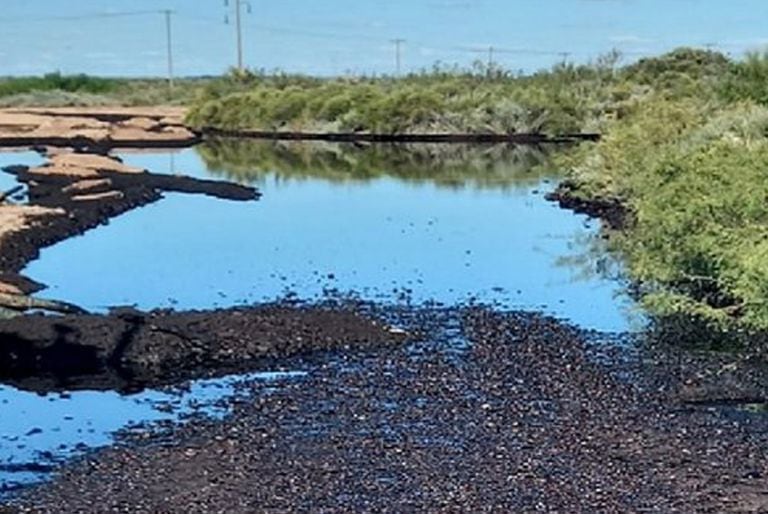 Derrame de petróleo en Río Negro