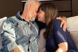 El conductor de Intrusos le dedicó un romántico mensaje a su esposa, Romina Pereiro, en el último cumpleaños 