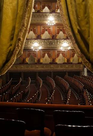 Durante la primera gestión de Sergio Renán como director general, el Teatro Colón volvió a tener el brillo de las grandes temporadas de la década de 1960.