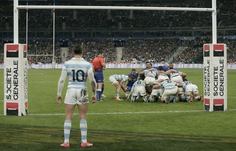 El menú de nuevas reglas, pensado para atraer más consumidores del rugby, incluye varias modificaciones posibles; además del scrum y el line, pueden variar la cantidad de jugadores, el tamaño de la pelota y la duración de los partidos.