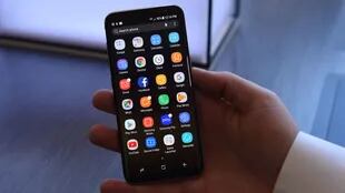 Al ser confundido con el botón de encendido, Samsung anunció que el acceso directo a Bixby, ubicado del lado izquierdo, se podrá desactivar para evitar activaciones accidentales