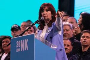 Cristina Kirchner no quiere que le pase lo mismo que con Alberto Fernández y blinda su propuesta económica