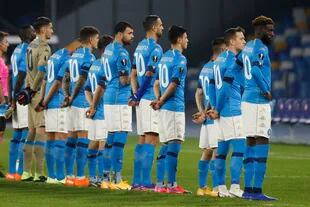 El homenaje del plantel de Napoli, con el 10 y el Maradona, en la espalda de todos