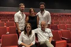 Sin subsidios, un neurólogo, su esposa y sus hijos cumplen con el sueño de abrir su propio teatro en La Pampa