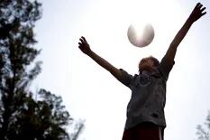 La nena de 7 años que sacude las reglas de género en el fútbol santafecino