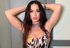 La accidentada noche de Katy Perry: se le rompió el pantalón en plena actuación